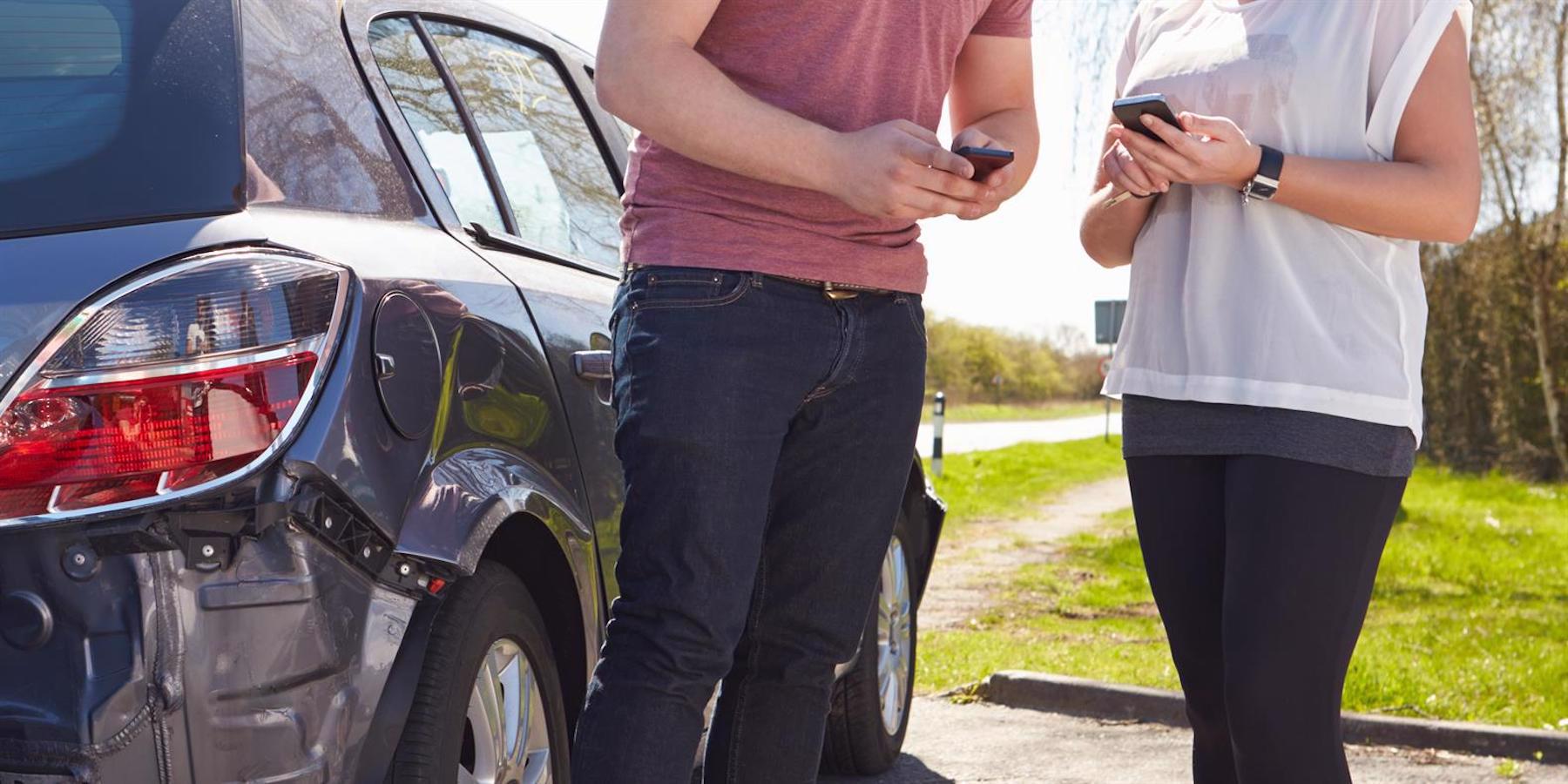 Twee bestuurders melden hun aanrijding met de telefoon