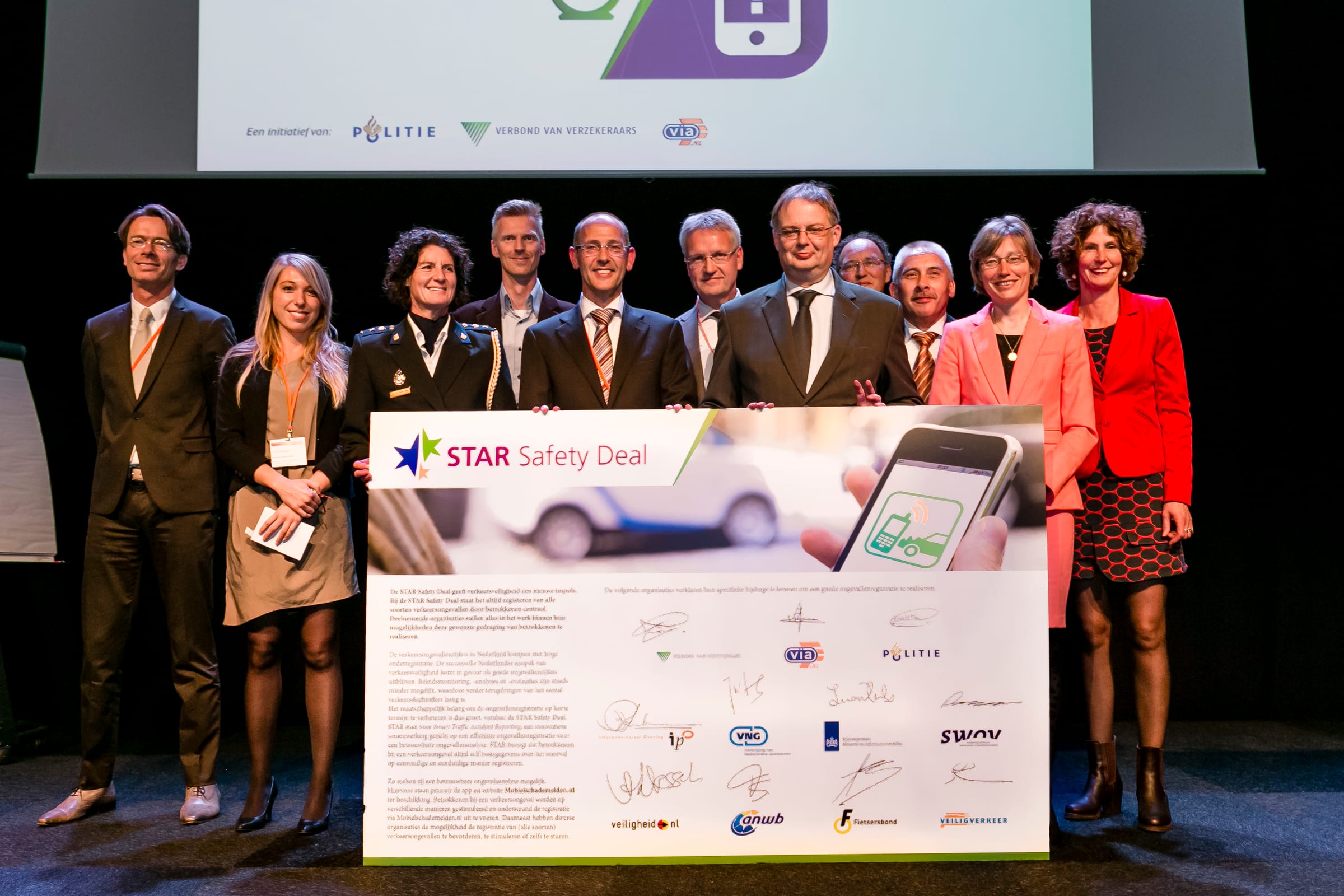 Vertegenwoordigers van de deelnemende organisaties bij de ondertekening van de STAR Safety Deal